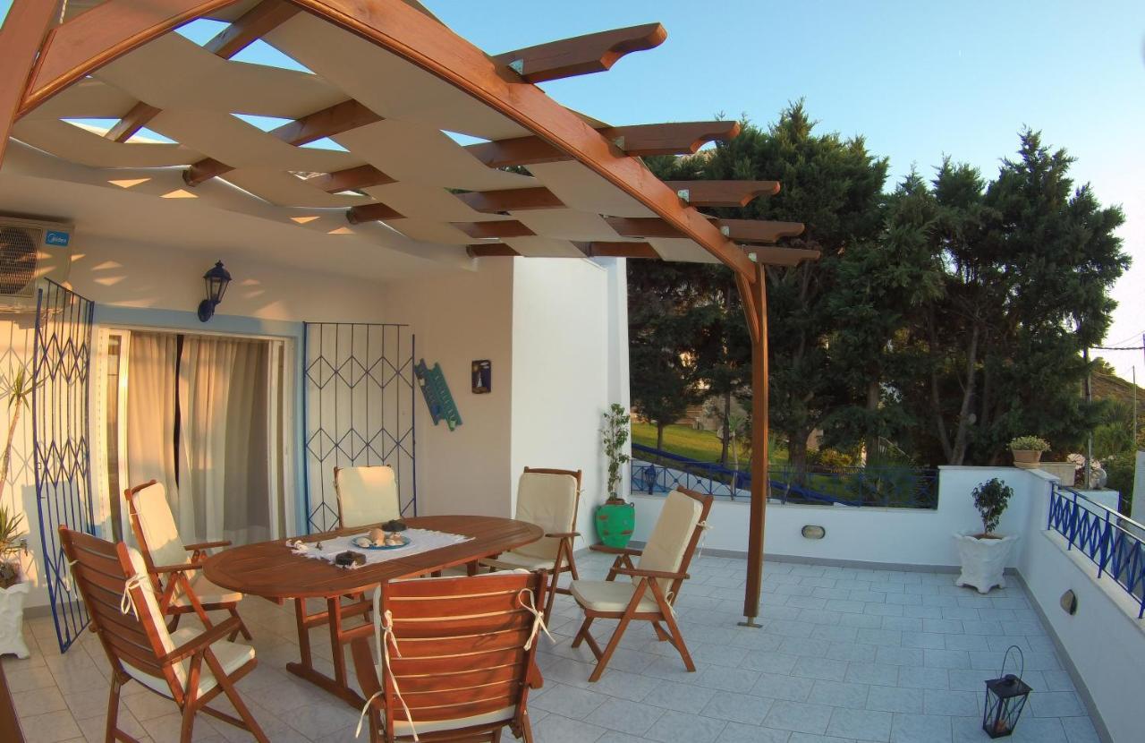 Blue & White Maisonette Over The Sea Near Sounio Sounion Exterior foto